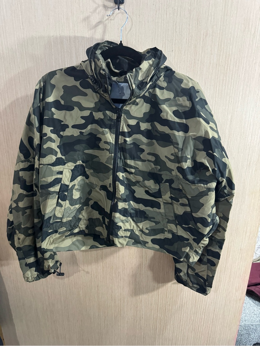 Women’s Zara Cropped Green and Black Camouflage Windbreaker Jacket Size Small